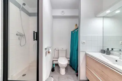 Salle de bains dans l'établissement LYON Studio proche de la gare Partdieu- westfield