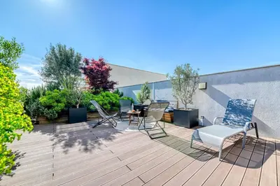 Jardin de l'établissement GuestReady - Chic Stay with Jacuzzi and Parking
