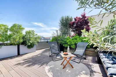 Balcon ou terrasse dans l'établissement GuestReady - Chic Stay with Jacuzzi and Parking