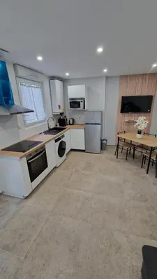 Cuisine ou kitchenette dans l'établissement Beautiful 38 m2 independent 2-room apartment