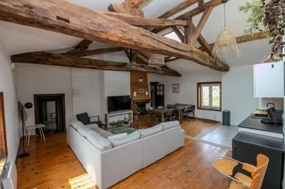 Télévision ou salle de divertissement dans l'établissement La Vie de Château , Or du Temps