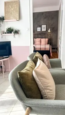 Coin salon dans l'établissement Parking privé - Jazz à Vienne 12 min - Gare - Balcon
