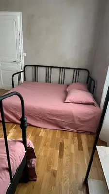 Un ou plusieurs lits dans un hébergement de l'établissement Parking privé - Jazz à Vienne 12 min - Gare - Balcon