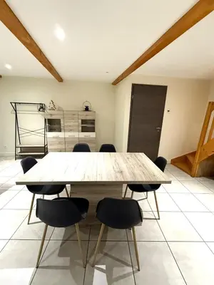 Cuisine ou kitchenette dans l'établissement T3 Rez de Jardin Leyment