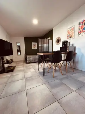 Télévision ou salle de divertissement dans l'établissement Cosy lodge