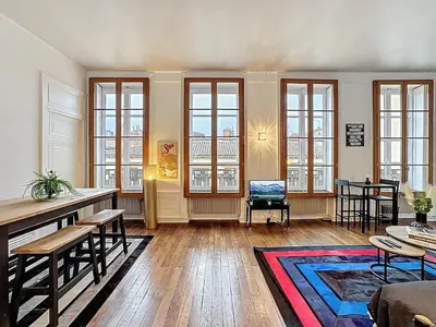 Coin salon dans l'établissement Home Away tramassac 1