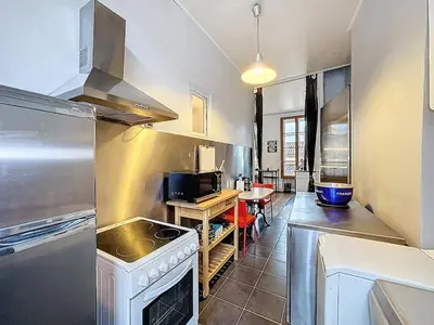 Cuisine ou kitchenette dans l'établissement Home Away tramassac 1