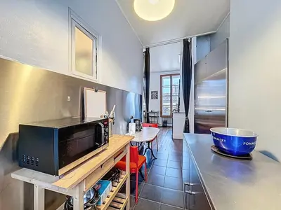 Cuisine ou kitchenette dans l'établissement Home Away tramassac 1