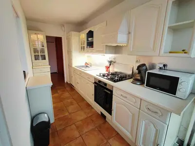 Cuisine ou kitchenette dans l'établissement Grand T2 central, balcons sur parc