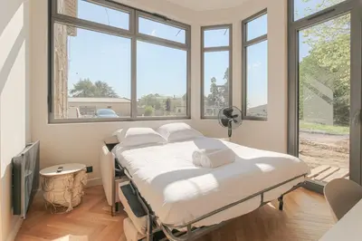Un ou plusieurs lits dans un hébergement de l'établissement Studio confortable avec terrasse, Ecully