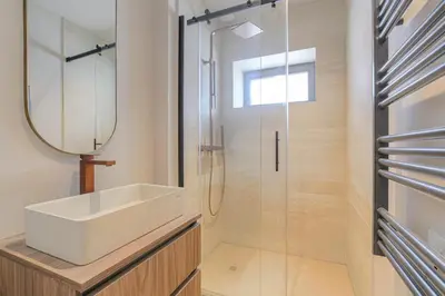 Salle de bains dans l'établissement Studio lumineux avec terrasse, à deux pas de Lyon