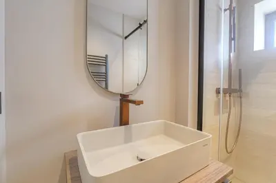 Salle de bains dans l'établissement Studio lumineux avec terrasse, à deux pas de Lyon