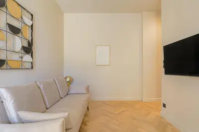 Télévision ou salle de divertissement dans l'établissement Studio avec terrasse aux portes de Lyon, Ecully