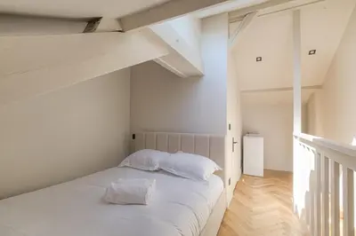Un ou plusieurs lits dans un hébergement de l'établissement Appartement moderne et chaleureux, Ecully