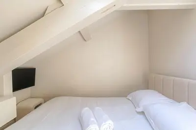Un ou plusieurs lits dans un hébergement de l'établissement Appartement moderne et chaleureux, Ecully