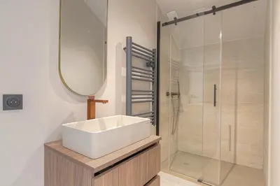 Salle de bains dans l'établissement Appartement cosy et lumineux, Ecully