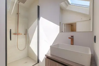 Salle de bains dans l'établissement Appartement contemporain au calme, Ecully