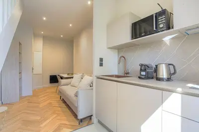 Cuisine ou kitchenette dans l'établissement Appartement contemporain au calme, Ecully
