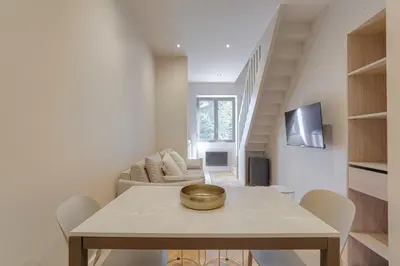 Télévision ou salle de divertissement dans l'établissement Appartement contemporain au calme, Ecully