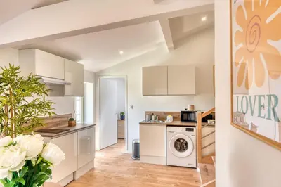Cuisine ou kitchenette dans l'établissement Le Pastel - Cosy Appart - métro B - wifi inclus