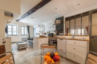 Cuisine ou kitchenette dans l'établissement La Maison Debourg
