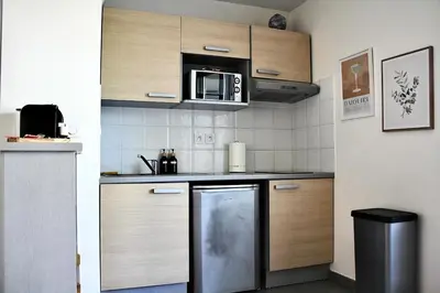 Cuisine ou kitchenette dans l'établissement Appartement proche grands axes - parking privé