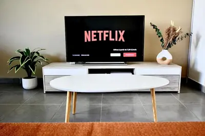Télévision ou salle de divertissement dans l'établissement Appartement proche grands axes - parking privé