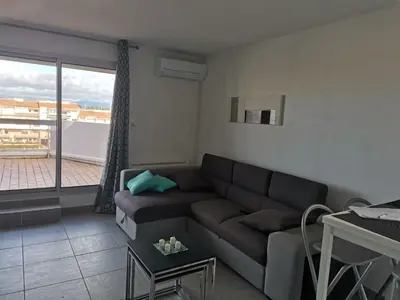 Coin salon dans l'établissement Appartement T2 Marina