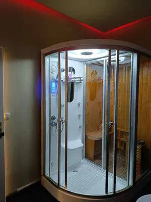 Salle de bains dans l'établissement Studio calme avec jacuzzi accès bus direct gare