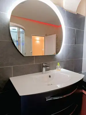 Salle de bains dans l'établissement Studio calme avec jacuzzi accès bus direct gare