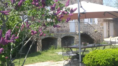 Jardin de l'établissement Gîte Les Capréoles, maison vigneronne de caractère