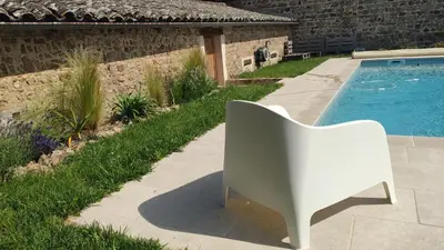 Piscine de l'établissement Gîte Les Capréoles, maison vigneronne de caractère ou située à proximité