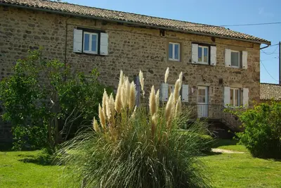 Jardin de l'établissement Gîte Les Capréoles, maison vigneronne de caractère