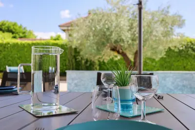 Boissons dans l'établissement Villa Lumière - Confort, spa, piscine, recharge véhicule & babyfoot