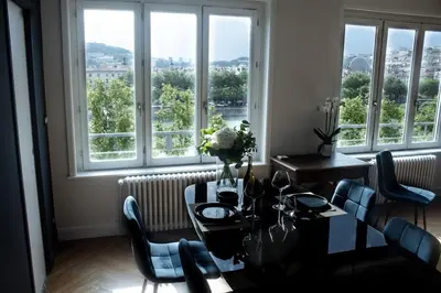 Vue générale sur la montagne ou vue sur la montagne depuis l'appartement