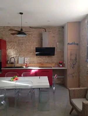 Cuisine ou kitchenette dans l'établissement La Maison d'Or