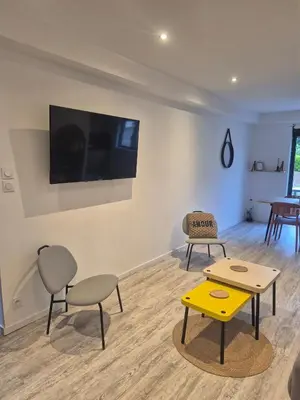 Télévision ou salle de divertissement dans l'établissement Maison La Praline