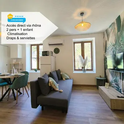 Télévision ou salle de divertissement dans l'établissement T1 accès direct via rhôna - clim -local vélo - Cnpe