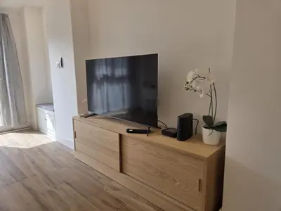 Télévision ou salle de divertissement dans l'établissement Studio RDC proche aéroport