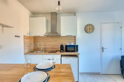 Cuisine ou kitchenette dans l'établissement L'Havre de paix - Vaulx en Velin- Proximité Lyon