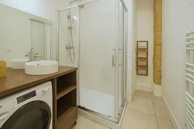 Salle de bains dans l'établissement Charming studio at Jean - Quartier des Cordeliers