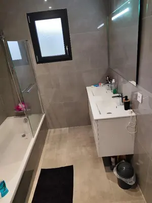 Salle de bains dans l'établissement Chambre spacieuse #2