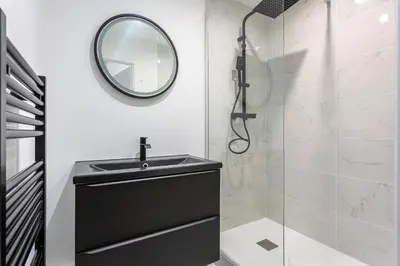 Salle de bains dans l'établissement Le Belvédère - Coeur de Lyon 5ème - wifi inclus