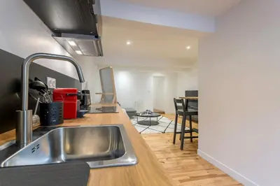 Cuisine ou kitchenette dans l'établissement Le Belvédère - Coeur de Lyon 5ème - wifi inclus