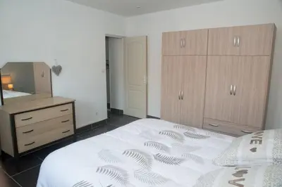 Un ou plusieurs lits dans un hébergement de l'établissement Maison de ville meublée 60m2