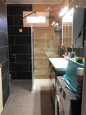 Cuisine ou kitchenette dans l'établissement Maison de ville meublée 60m2