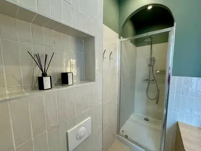 Salle de bains dans l'établissement L'Écrin de Duguesclin Comfort & Charm in Lyon 3rd arrondissement