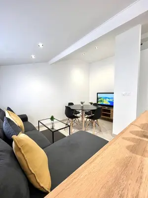 Télévision ou salle de divertissement dans l'établissement T3 rénové à 15 min de Lyon