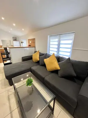 Coin salon dans l'établissement T3 rénové à 15 min de Lyon