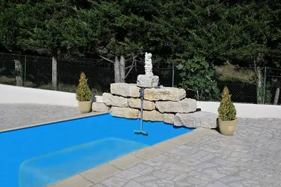 Piscine de l'établissement Maison du Bonheur ou située à proximité
